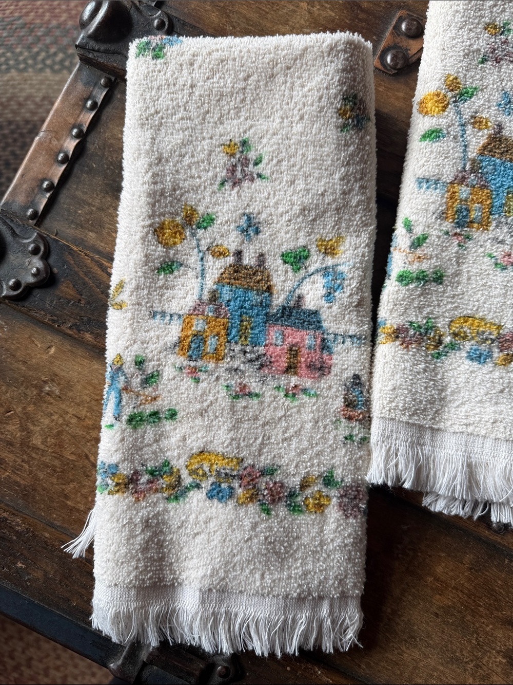 International Heartland DishTowels with pot holders and oven mitts. - Picture 2 of 5
